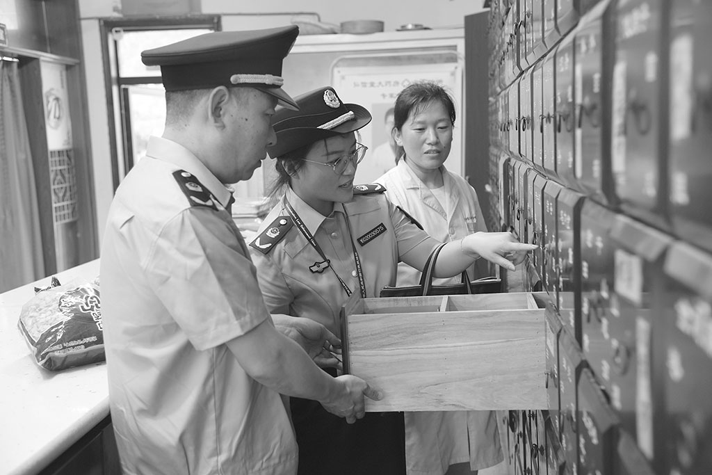 河南省开封市市场监管局组织开展夏季中药饮片市场专项检查