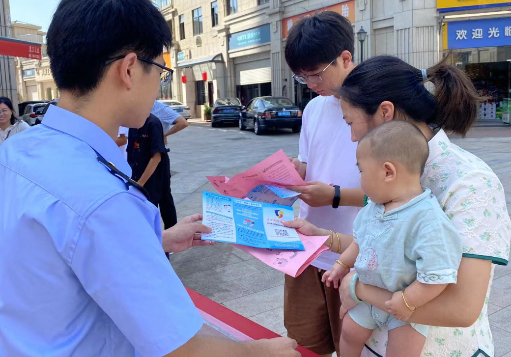 江西省龙南市市场监管局开展医疗器械安全宣传周活动