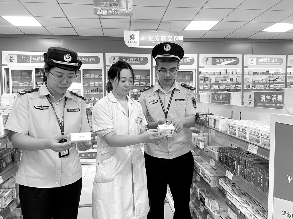 浙江省湖州市南浔区市场监管局练市分局开展辖区内夏季常用药品专项检查