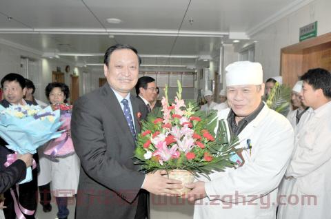 王国强考察中医药治疗艾滋病工作