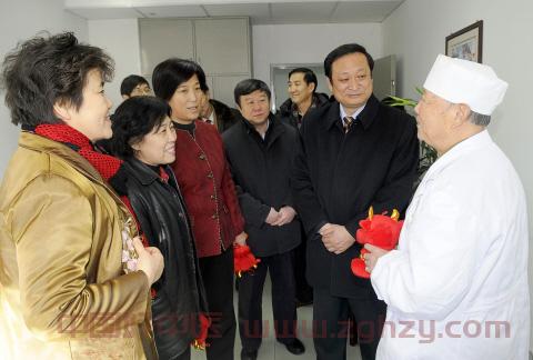 王国强慰问并寄语北京中医工作者更好地发挥示范引领作用