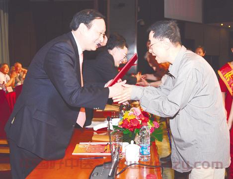 发挥学术引领作用促进中医药繁荣