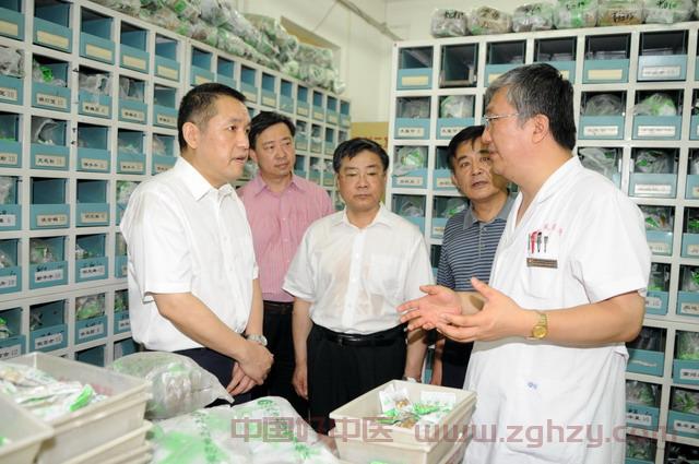 张茅在中国中医科学院西苑医院调研时强调科研要为临床服务
