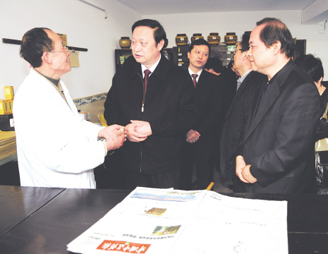 部长进村问中医