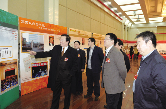 部分两会代表和委员参观国家中医药管理局新办公大楼