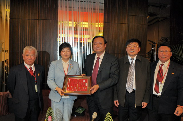 王国强会见香港注册中医学会访京团