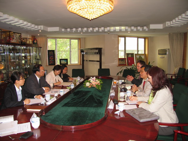 王国强副部长会见世界中医药学会联合会副主席梅万方代表团