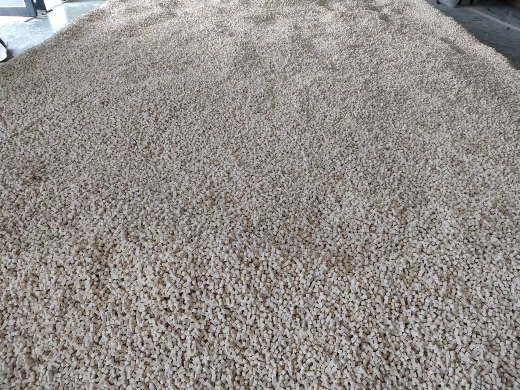 湖南靖州鲜茯苓近段时间每天来货约40-50吨。